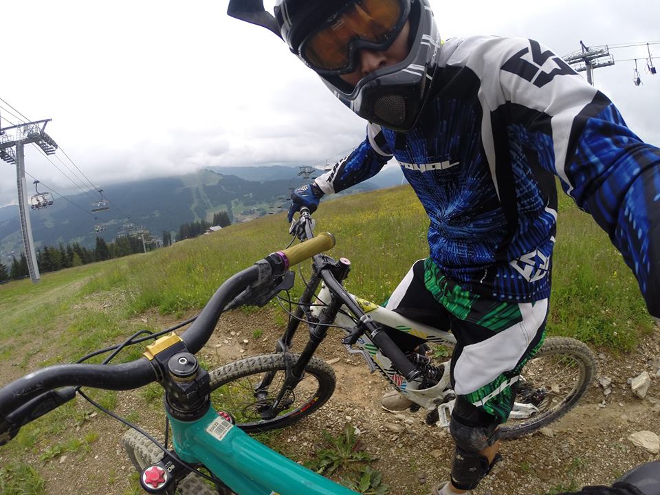 DH biking